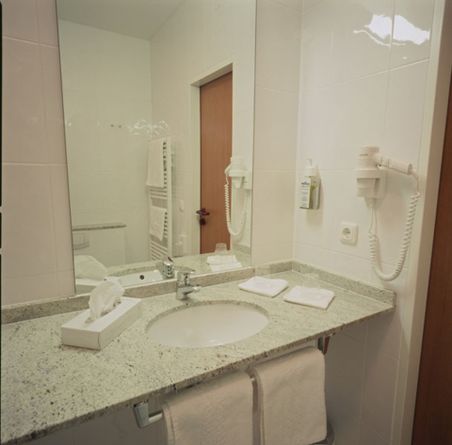 Innen- und Außenansichten vom Hotel Diamant in Wedel