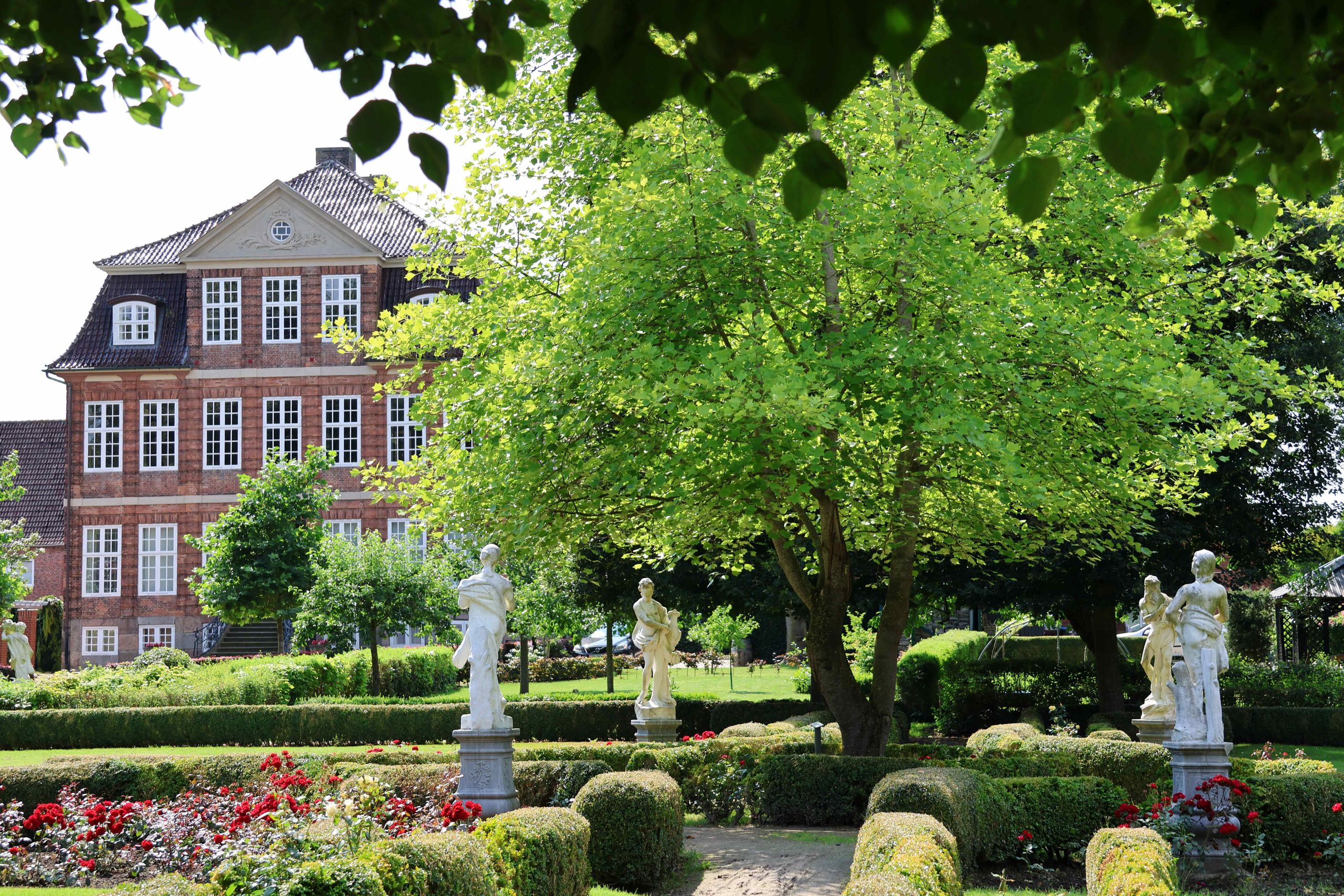Neues Rathaus mit Bürgermeistergarten 