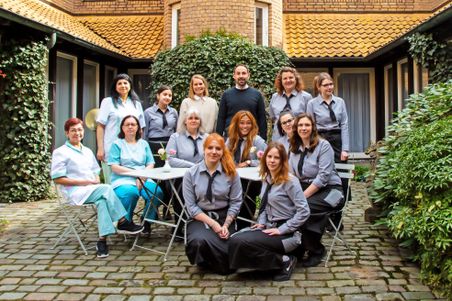 Das Team des Hotel Kreuzer im Innenhof