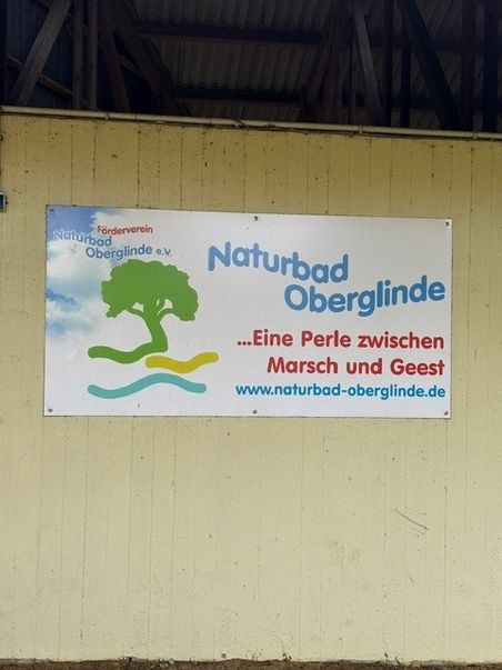 Logo und Slogan „Eine Perle zwischen Marsch und Geest“ für das Bad Oberglinde.